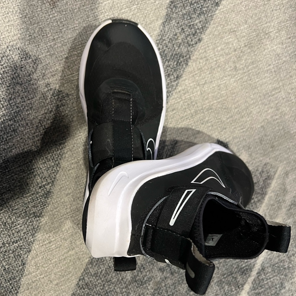 Kids Nikes - Picture 4 of 5